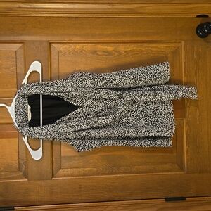 Old Navy sleeveless blouse. Size Small. Black and White